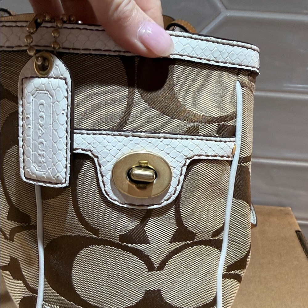 Coach Jacquard Tote Khaki White Python Trim Nearly Perfect Condition! - Picture 11 of 16